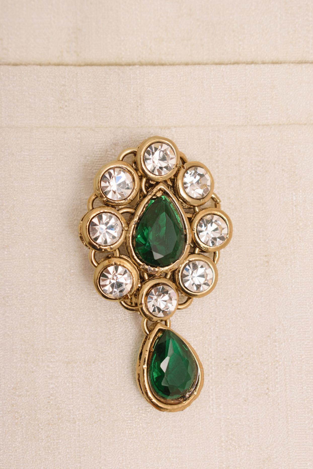 alt message - Manyavar Men Emerald Green Stone Embedded Drop Shaped Brooch image number 1