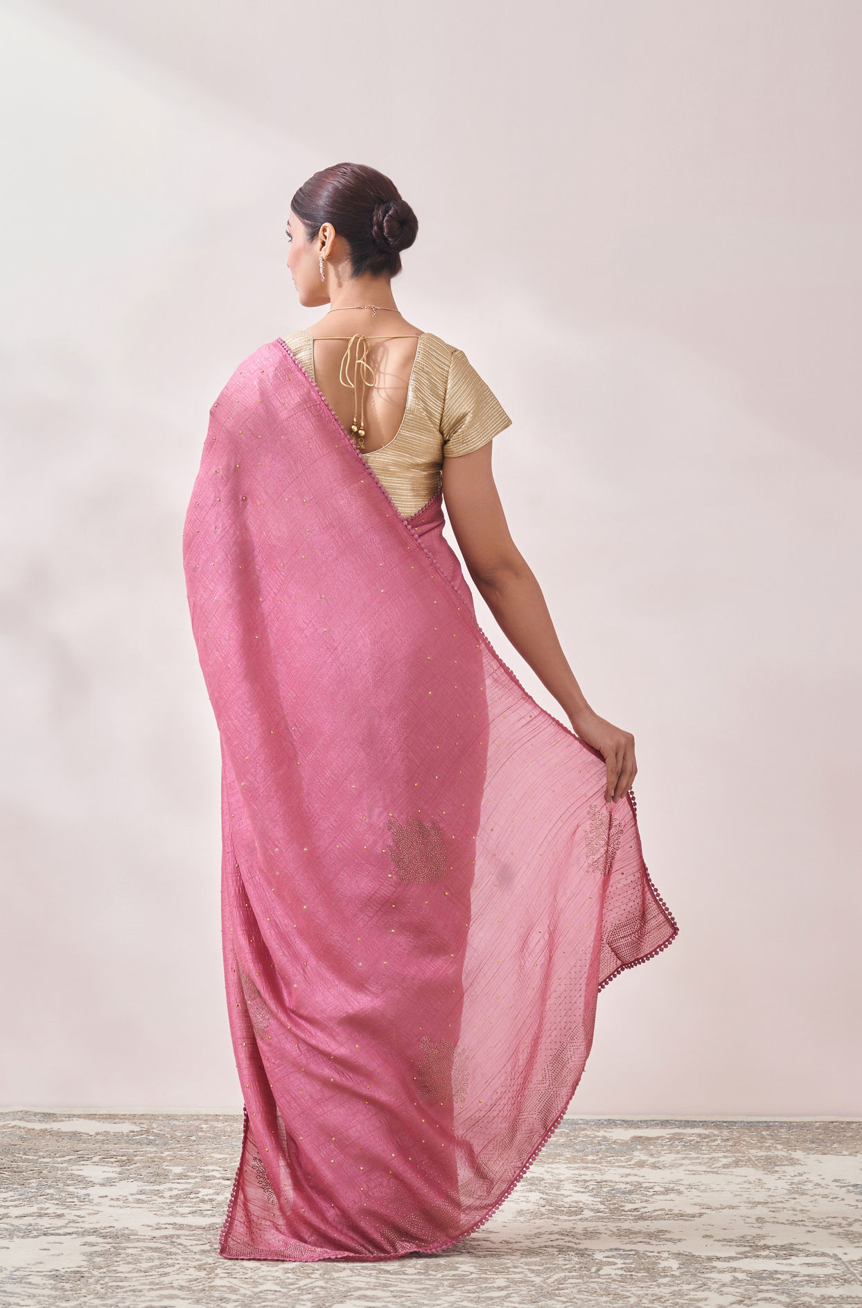 Mohey Women Pink Stone Embellished Saree