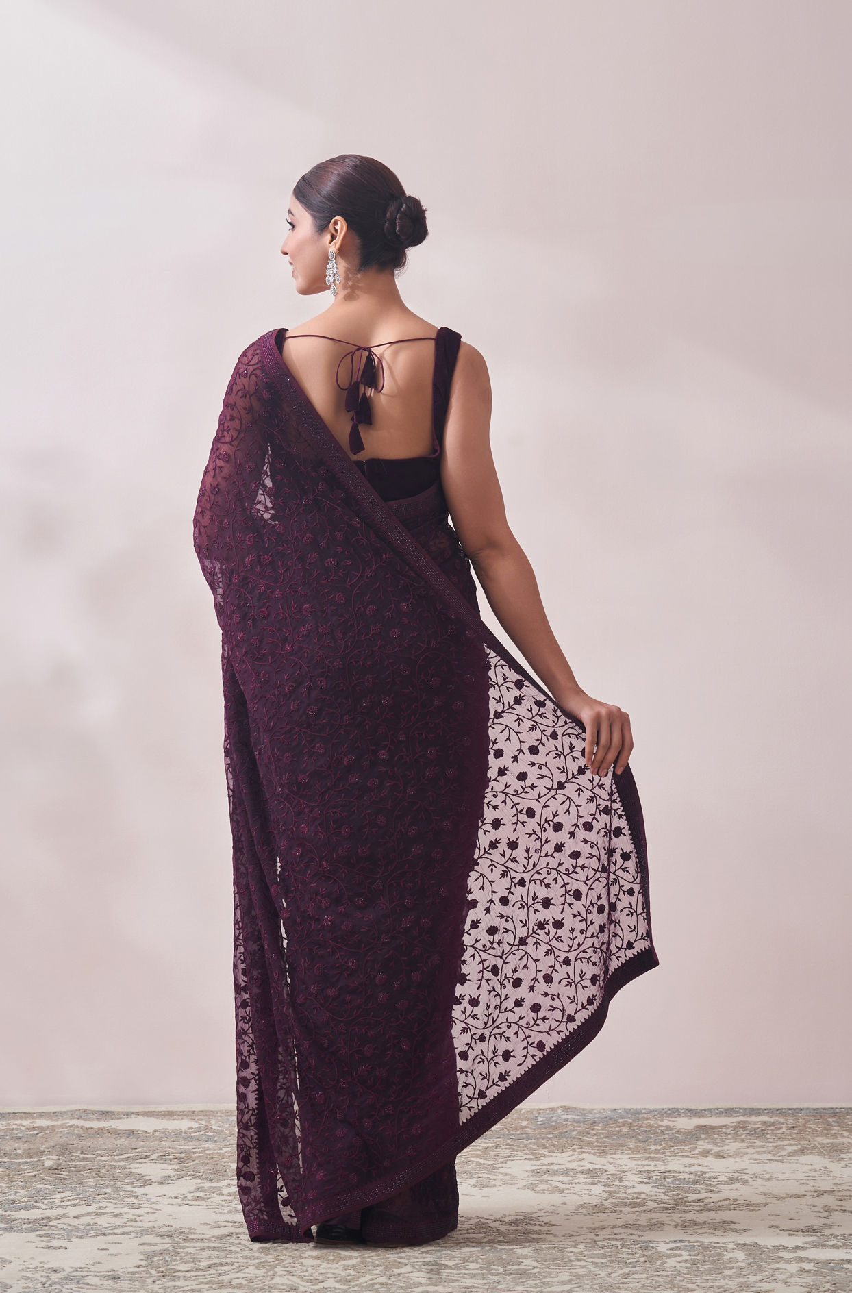 Mohey Women Dark Magenta Embroidered Organza Saree