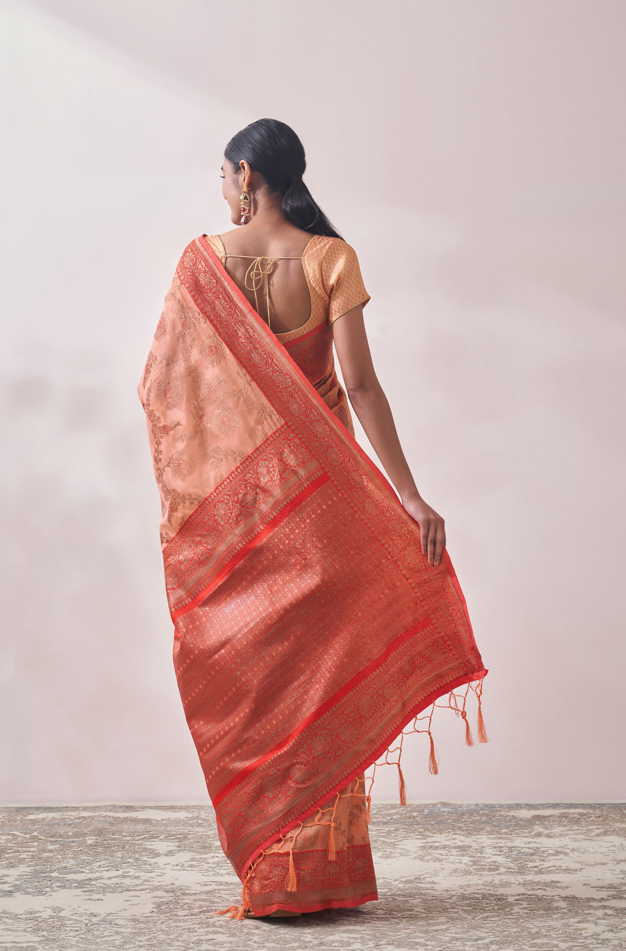 Mohey Women Cherry Peach Patterned Saree