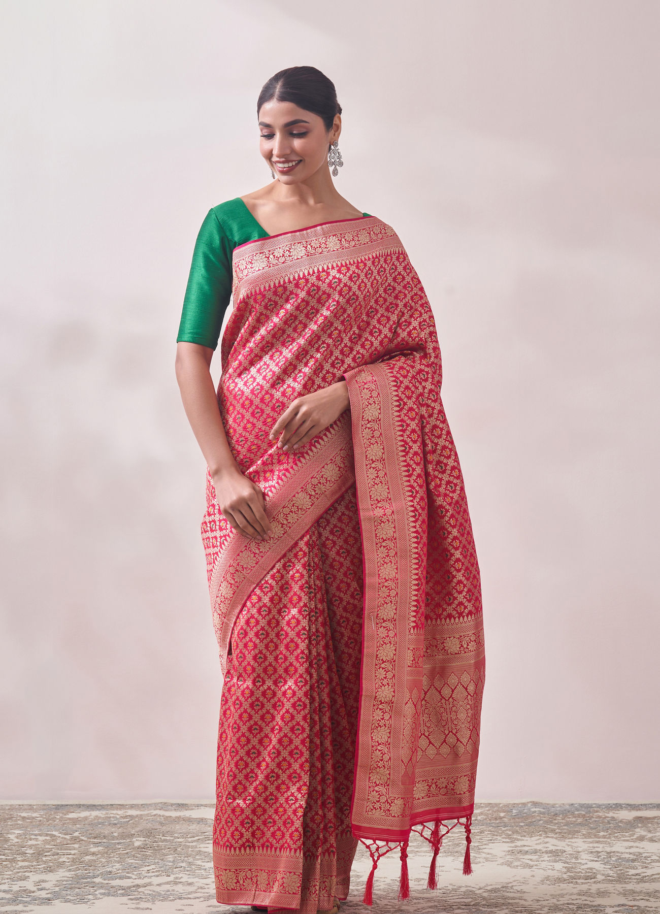 Mohey Women Rani Pink Patterned Saree