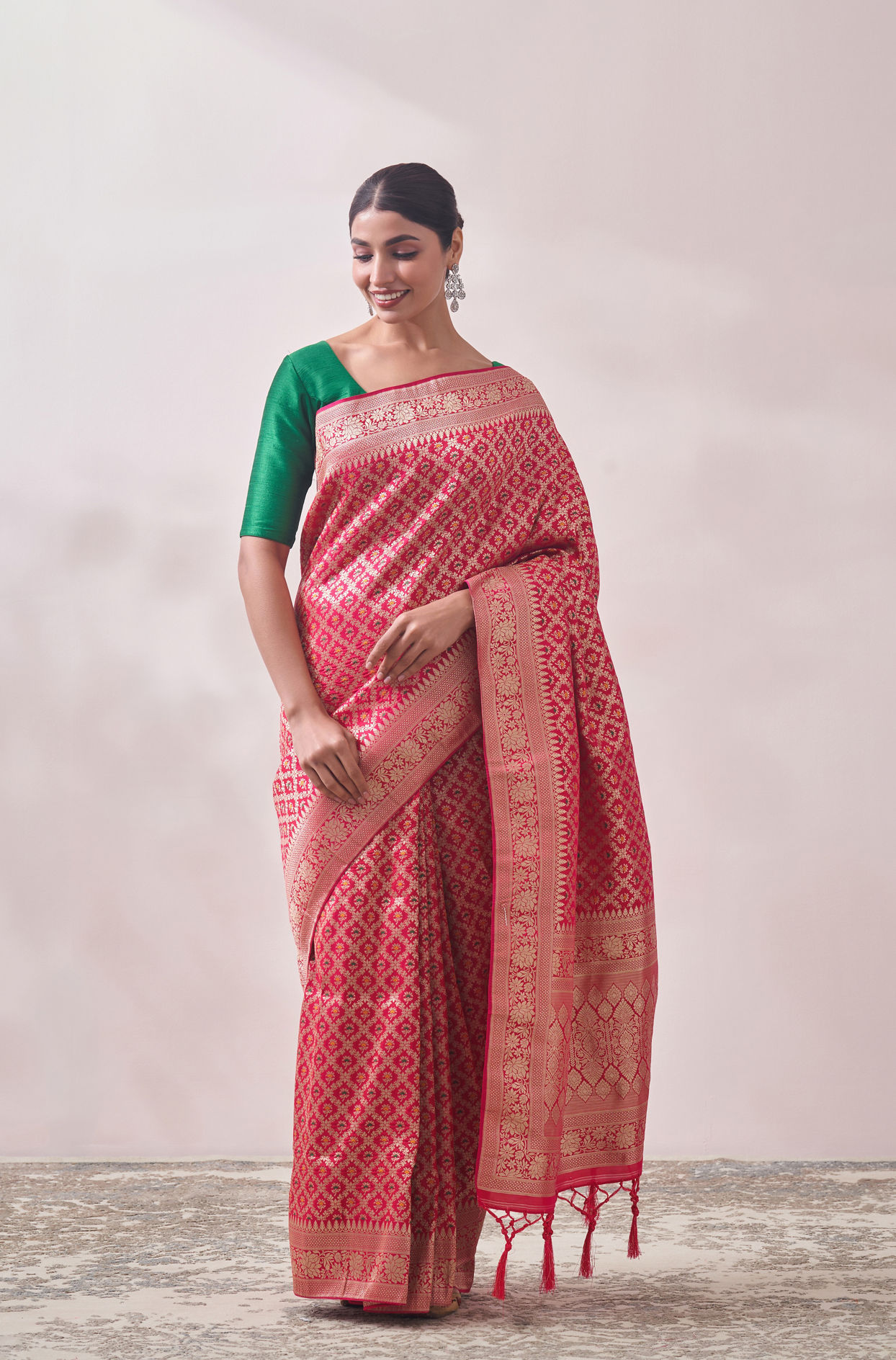 alt message - Mohey Women Rani Pink Patterned Saree image number 0