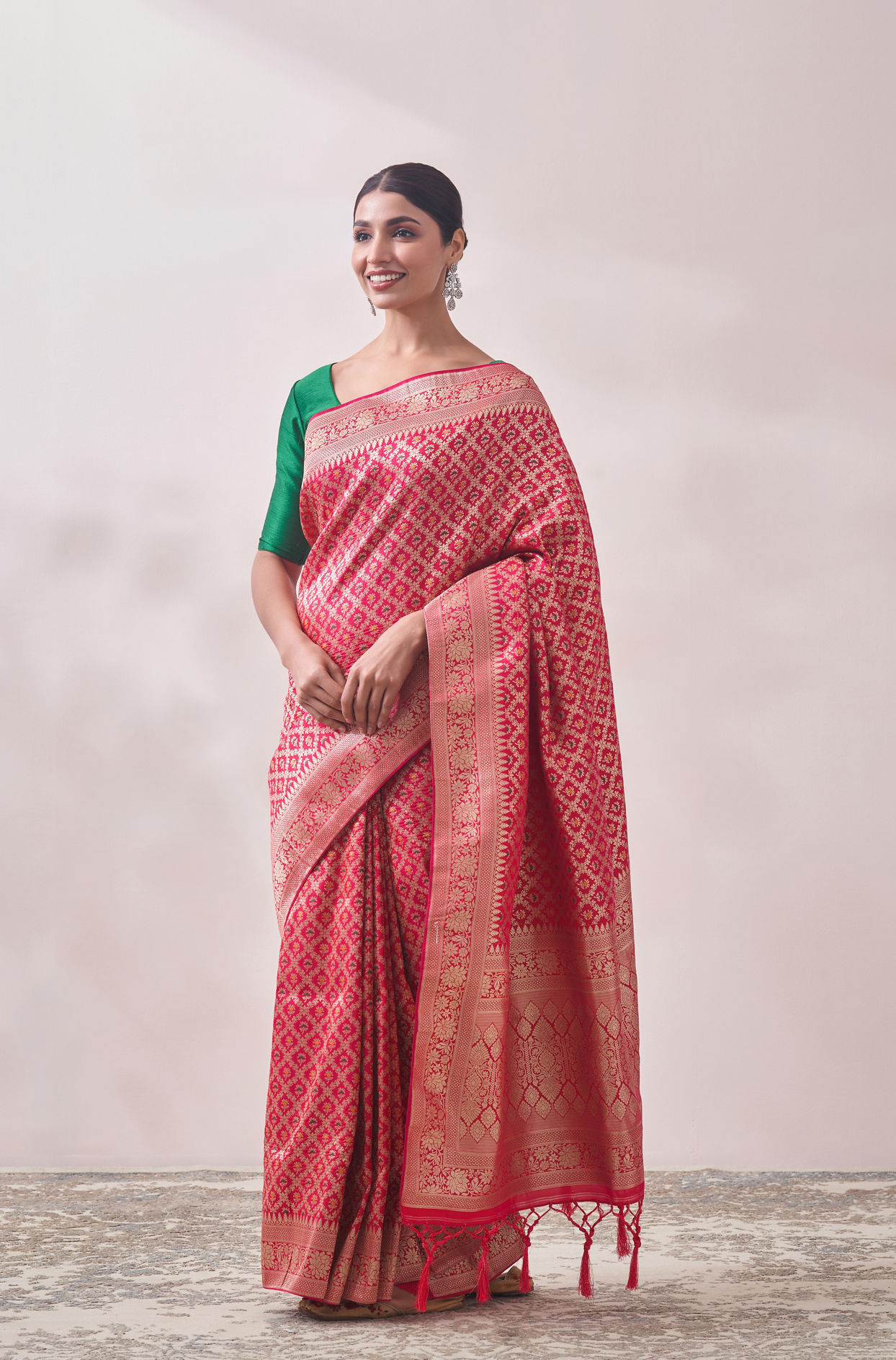 alt message - Mohey Women Rani Pink Patterned Saree image number 3