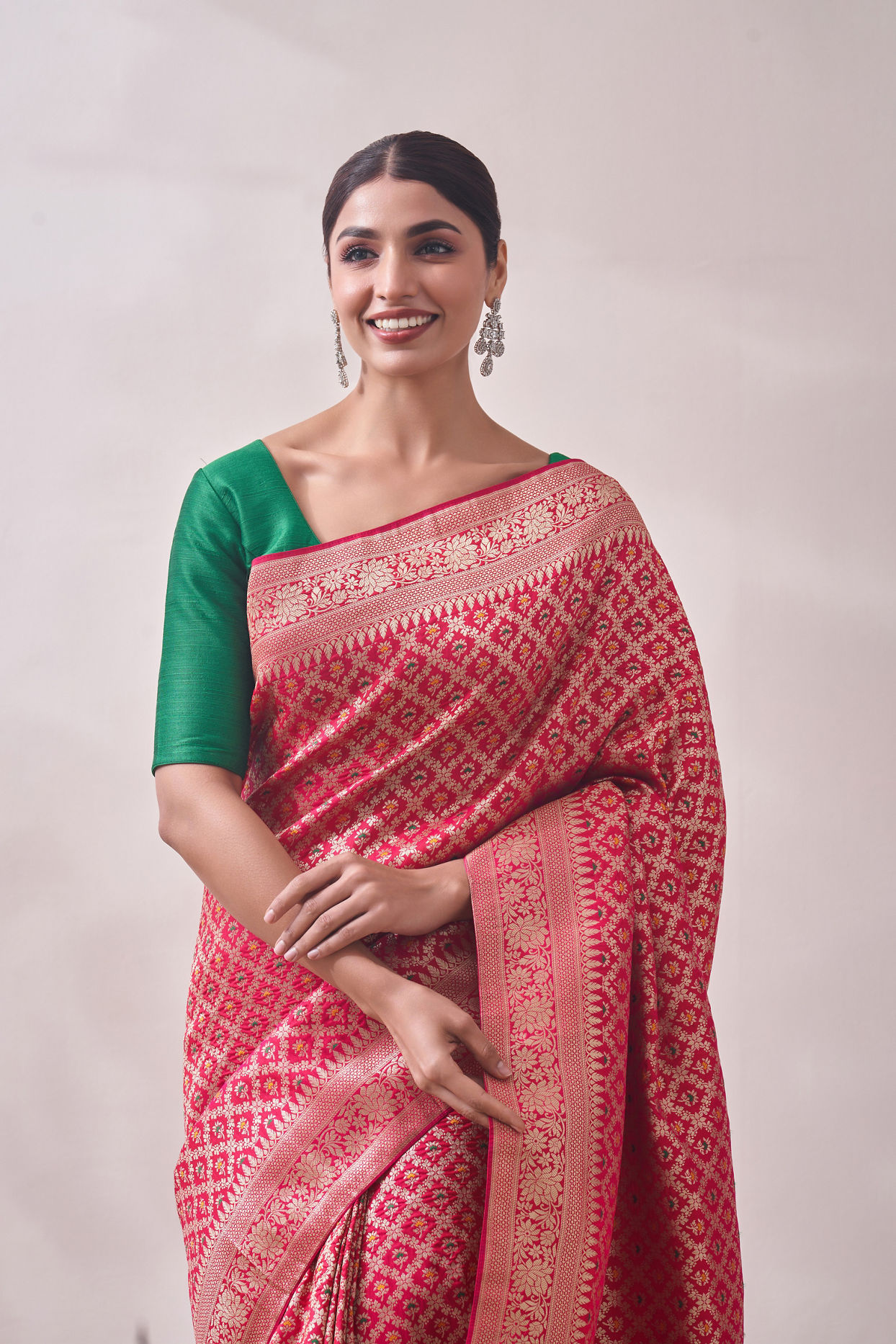 alt message - Mohey Women Rani Pink Patterned Saree image number 1