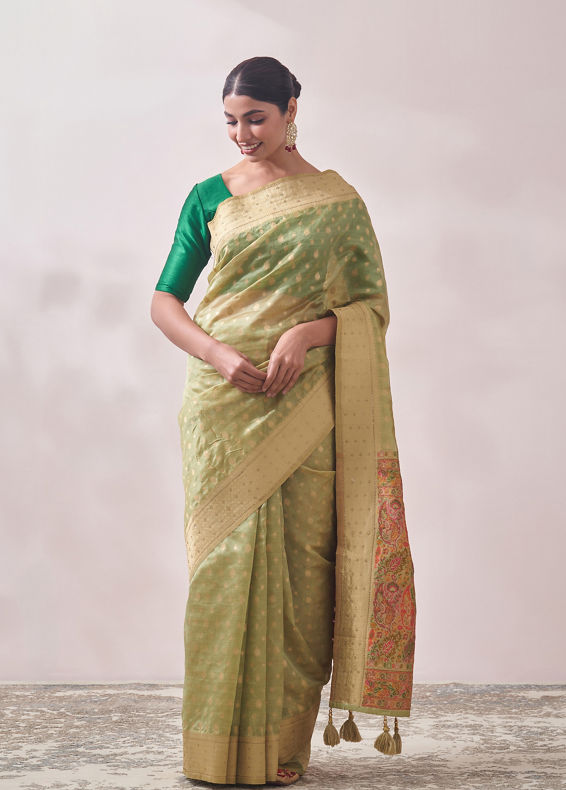 Mohey Women Classy Pista Patterned Saree