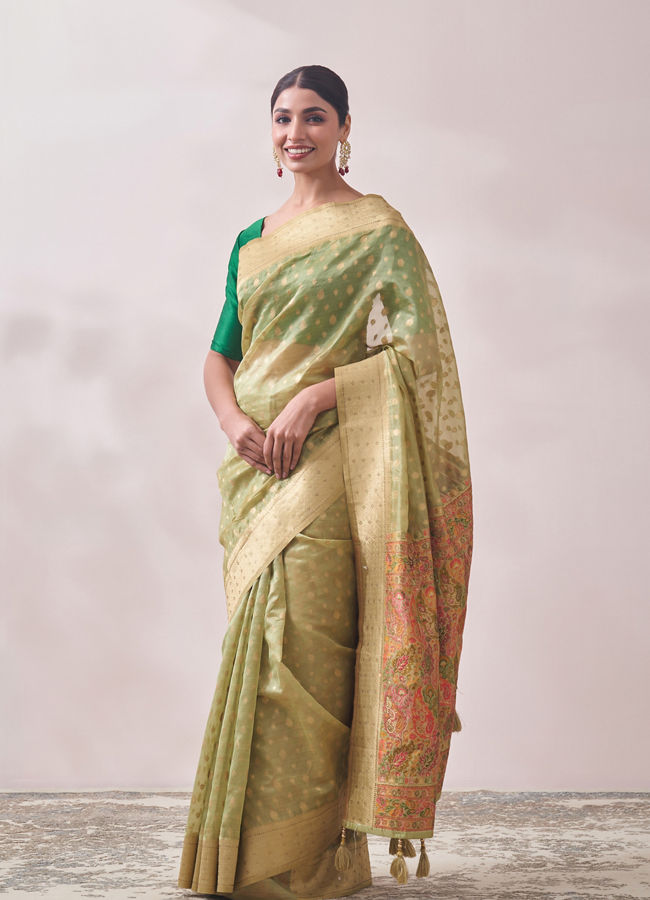 alt message - Mohey Women Classy Pista Patterned Saree image number 3