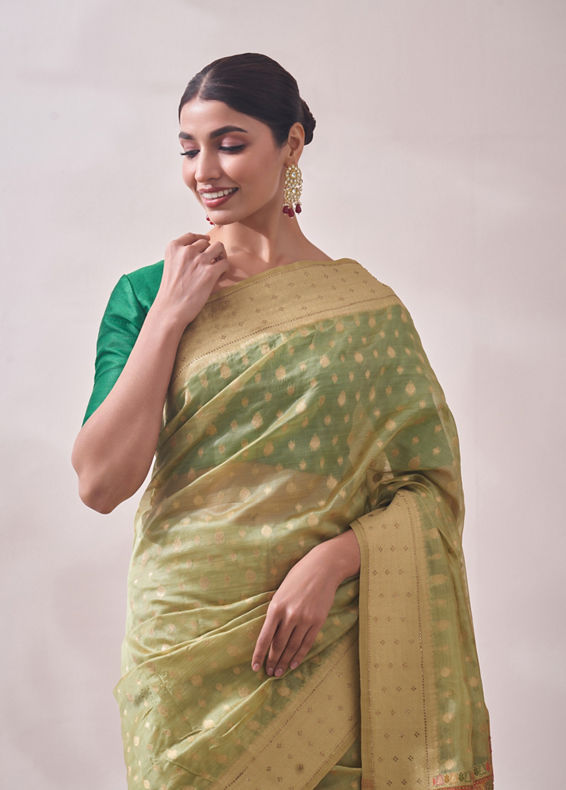 Mohey Women Classy Pista Patterned Saree