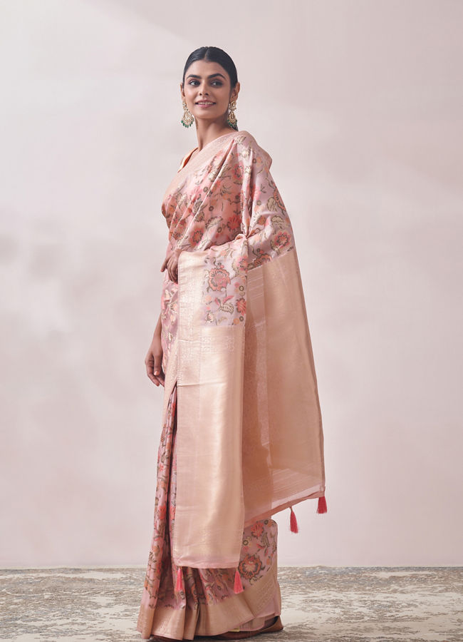 alt message - Mohey Women Coral Pink Floral Print Saree image number 3