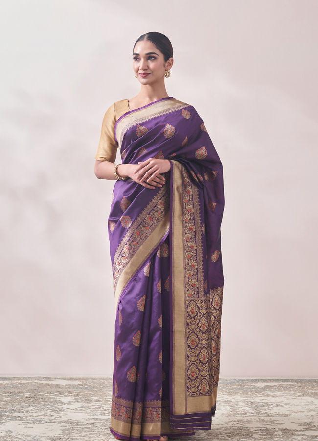 alt message - Mohey Women Dark Purple Contrast Motif Saree image number 0