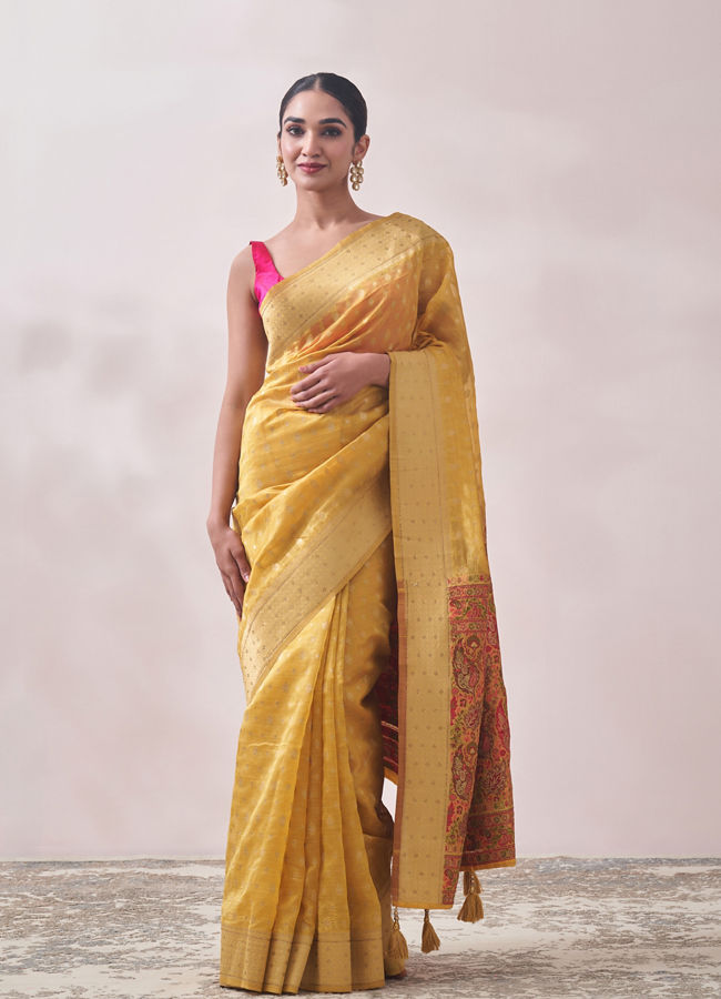 alt message - Mohey Women Turmeric Yellow Patterned Saree image number 0