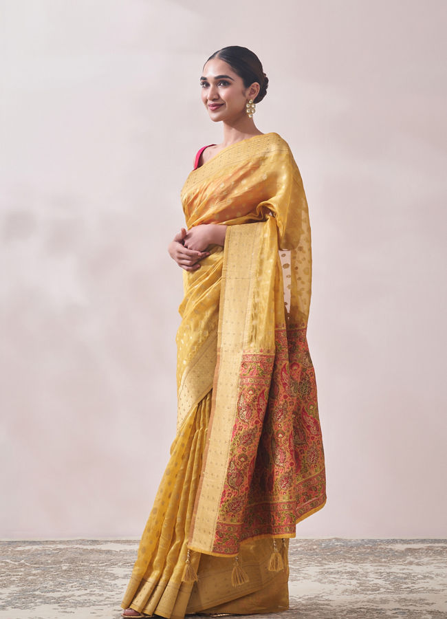 alt message - Mohey Women Turmeric Yellow Patterned Saree image number 3