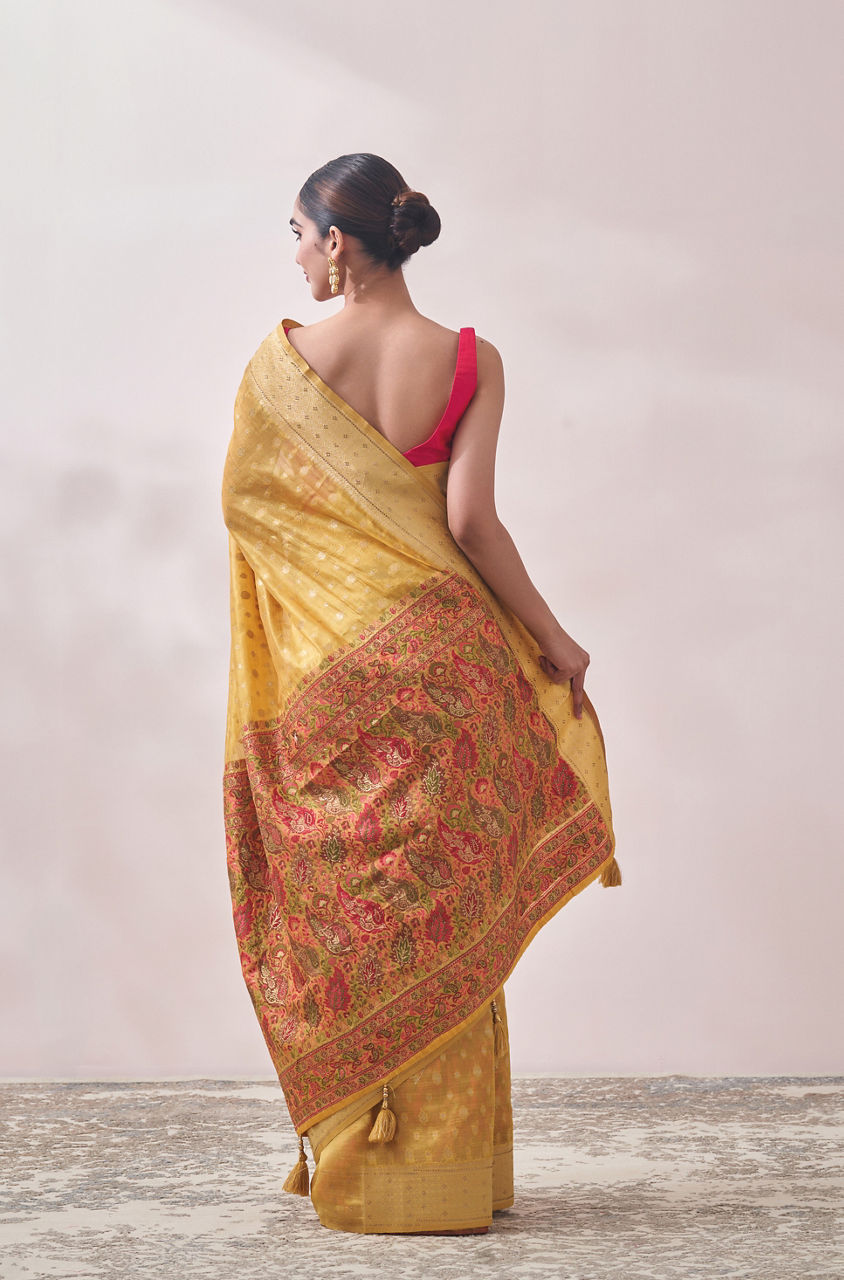 Mohey Women Turmeric Yellow Patterned Saree