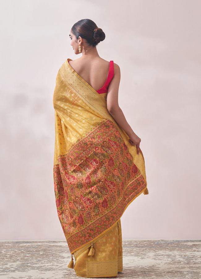 alt message - Mohey Women Turmeric Yellow Patterned Saree image number 2