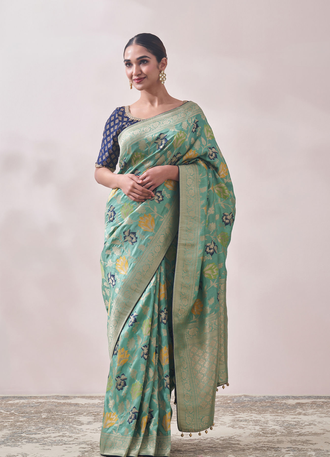 Mohey Women Sea Green Floral Print Saree