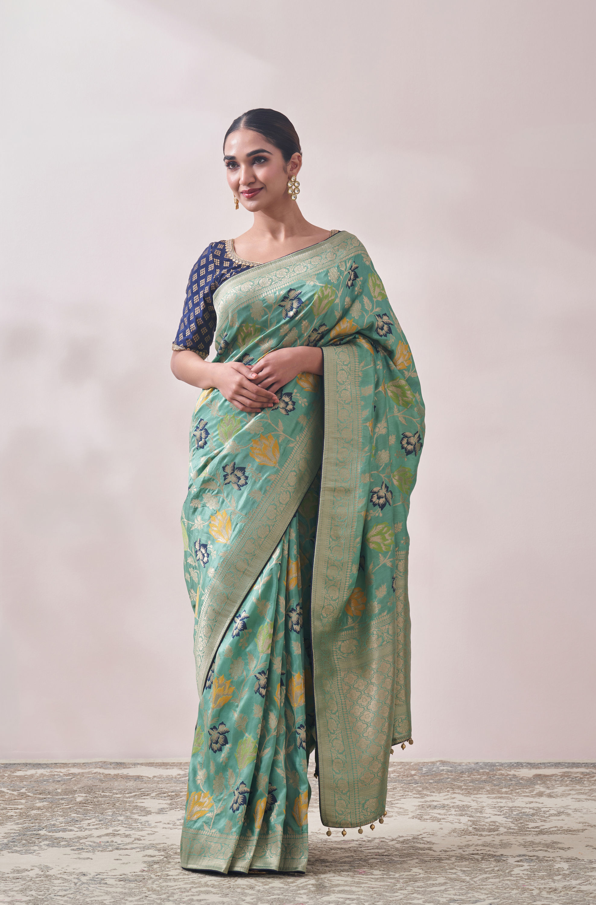 Mohey Women Sea Green Floral Print Saree