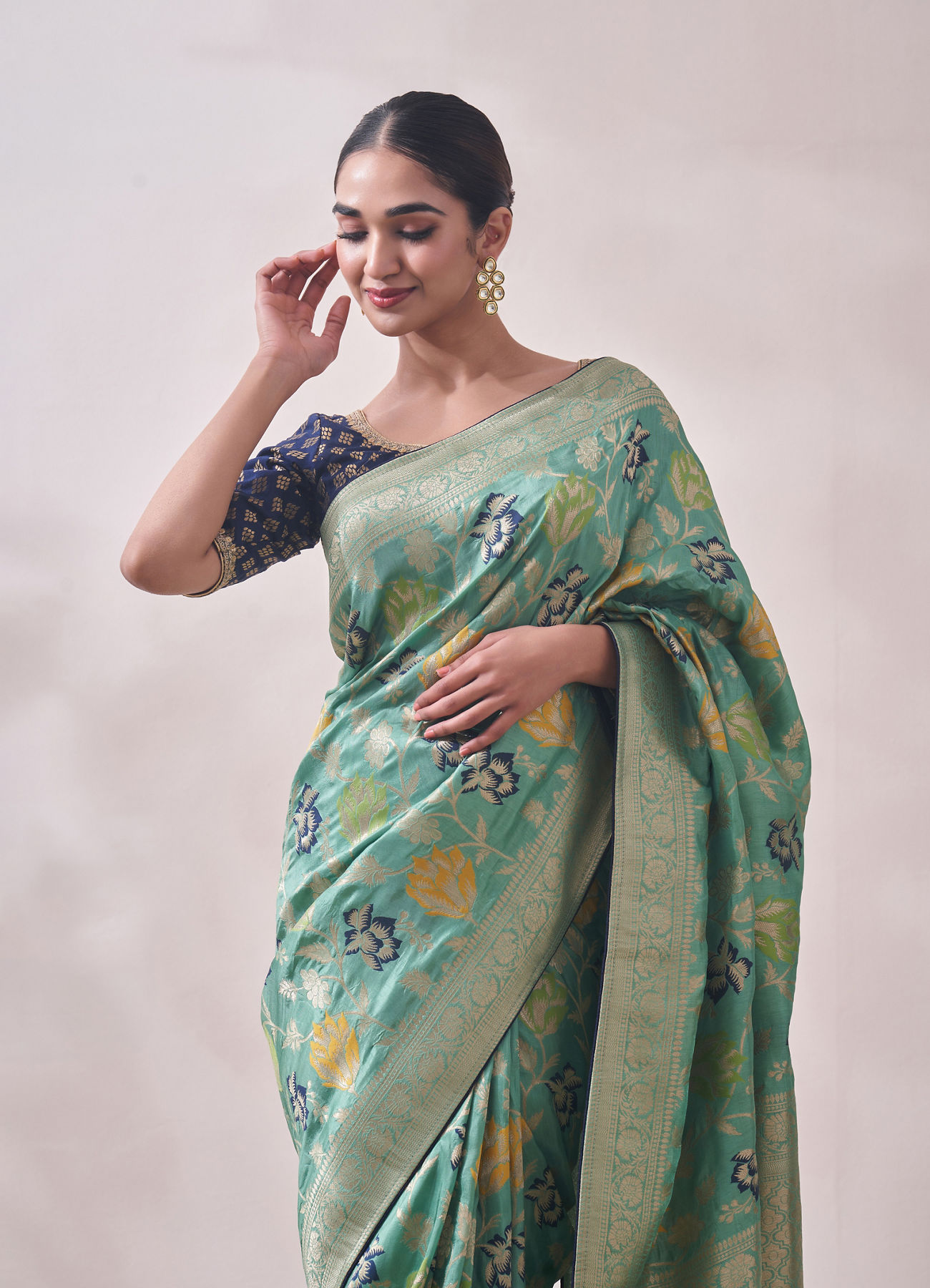 Mohey Women Sea Green Floral Print Saree