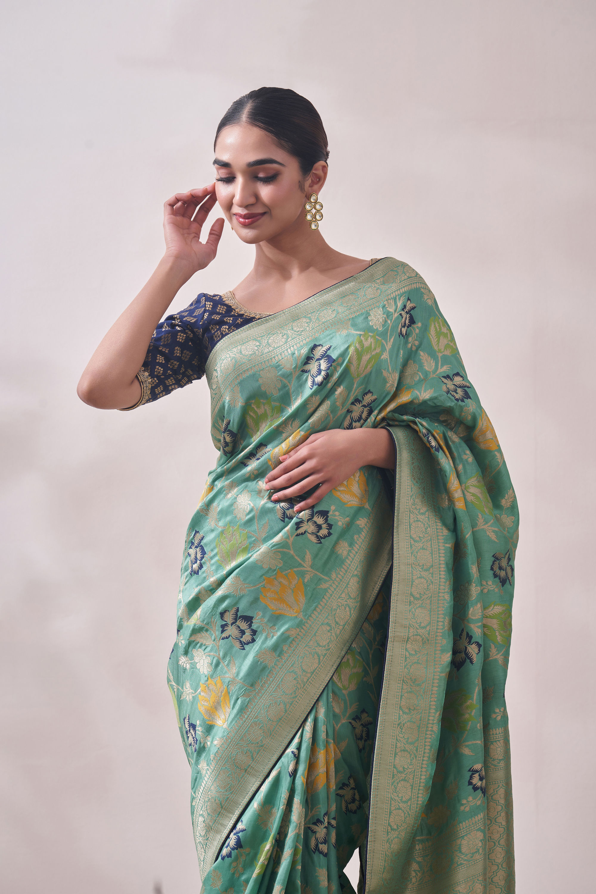 Mohey Women Sea Green Floral Print Saree