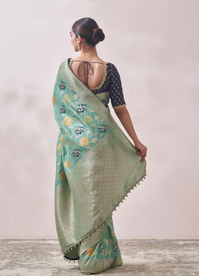 alt message - Mohey Women Sea Green Floral Print Saree image number 2