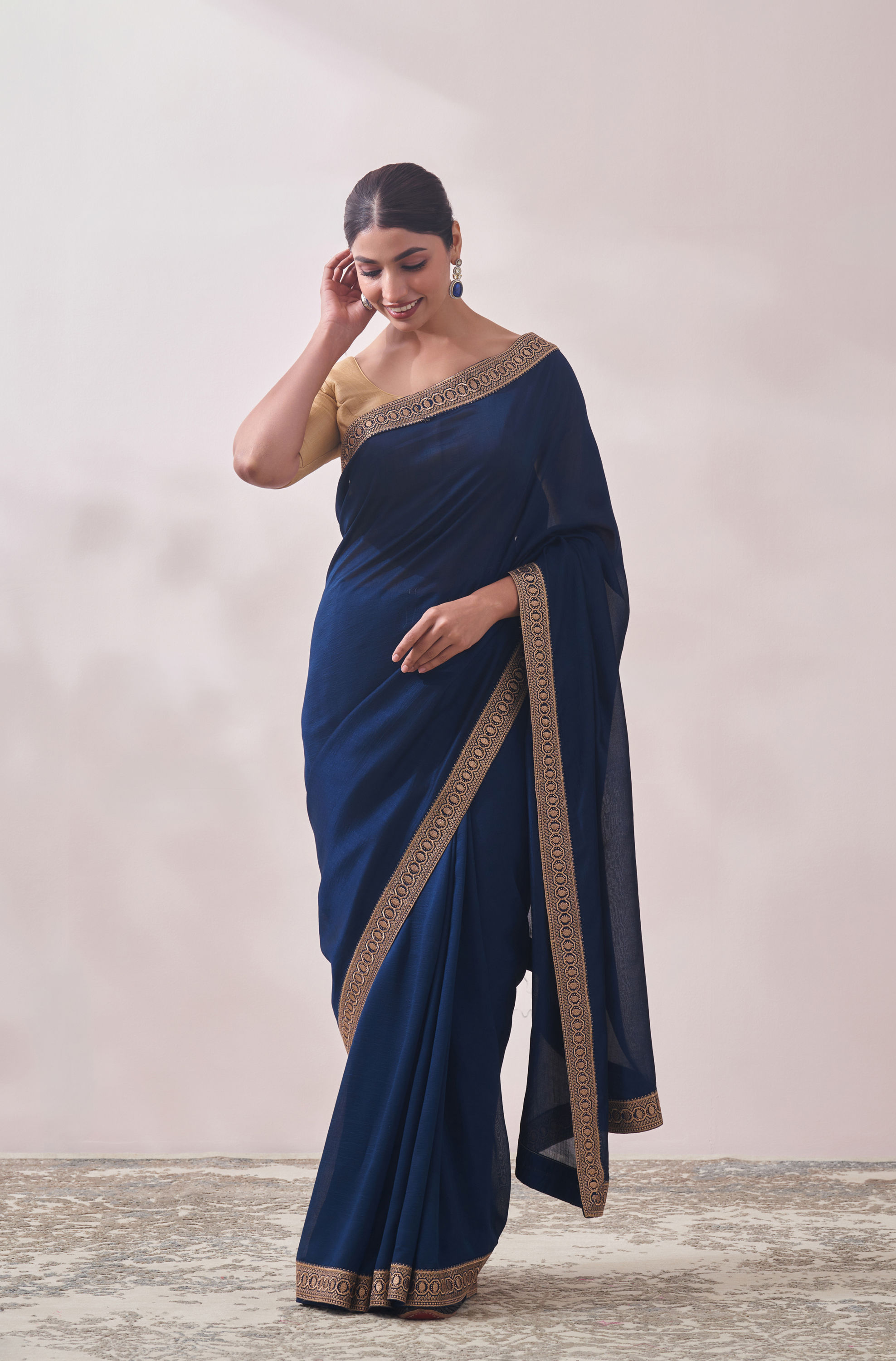 Mohey Women Teal Blue Patterned Saree