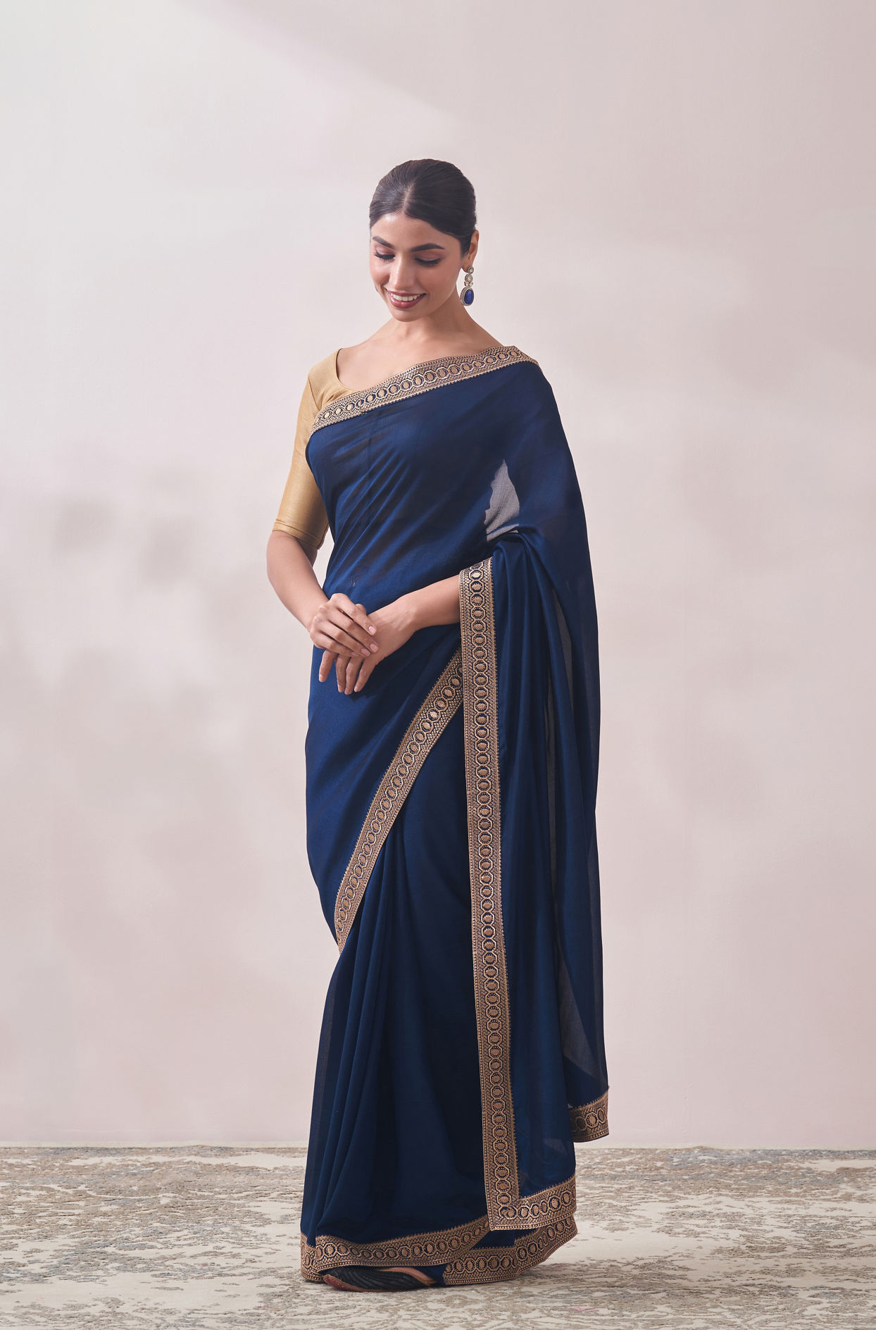 Teal Blue Patterned Saree image number 3