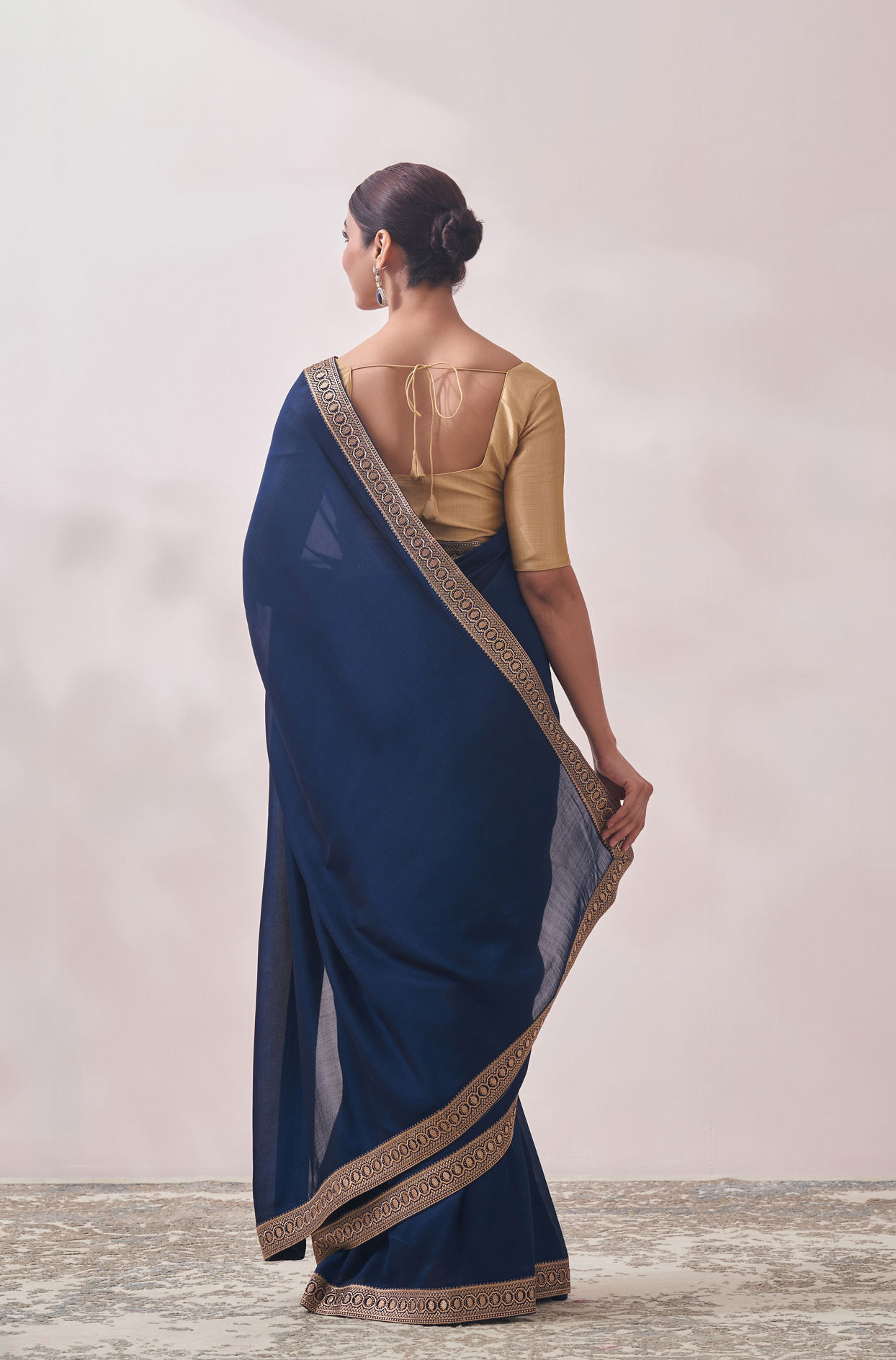 Teal Blue Patterned Saree image number 2