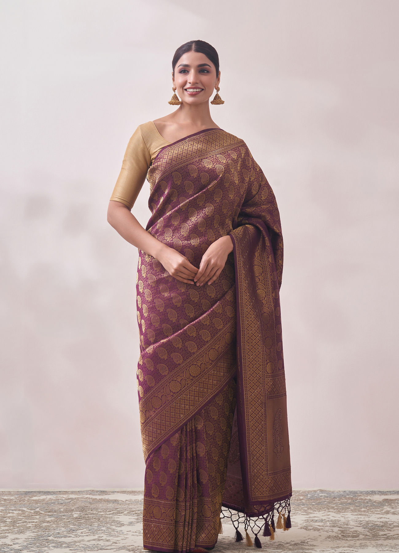 Mohey Women Berry Wine Patterned Saree