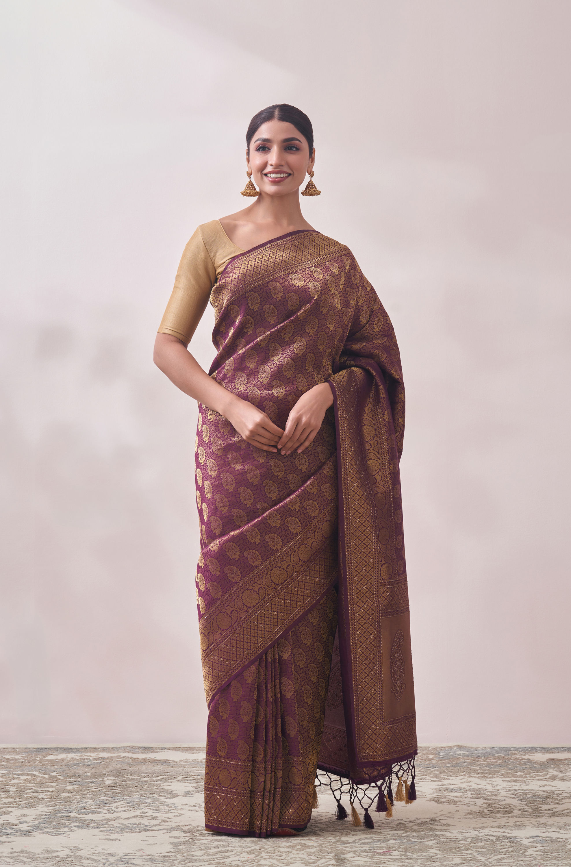 Mohey Women Berry Wine Patterned Saree