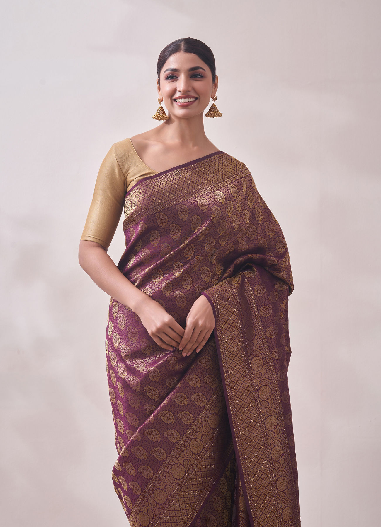 Mohey Women Berry Wine Patterned Saree