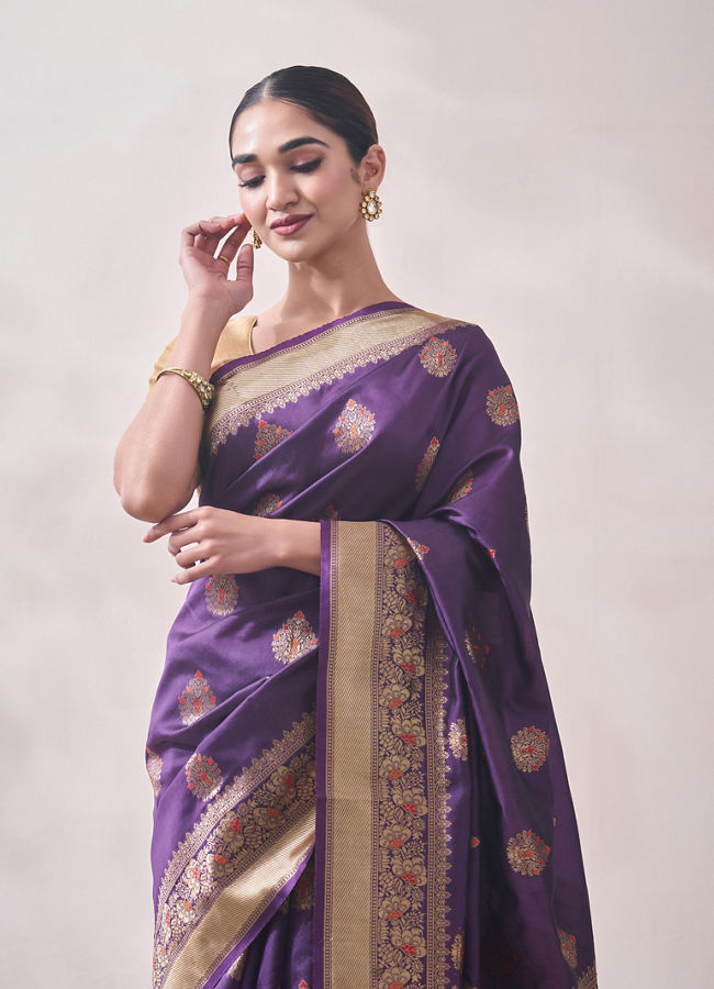 alt message - Mohey Women Dark Purple Contrast Motif Saree image number 1