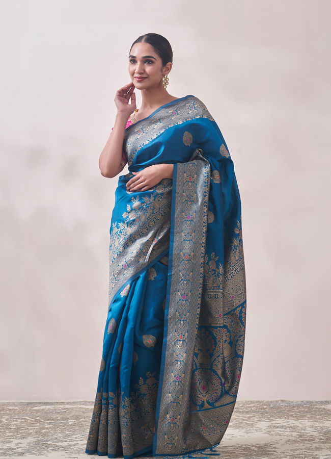 alt message - Mohey Women Teal Blue Patterned Saree image number 0