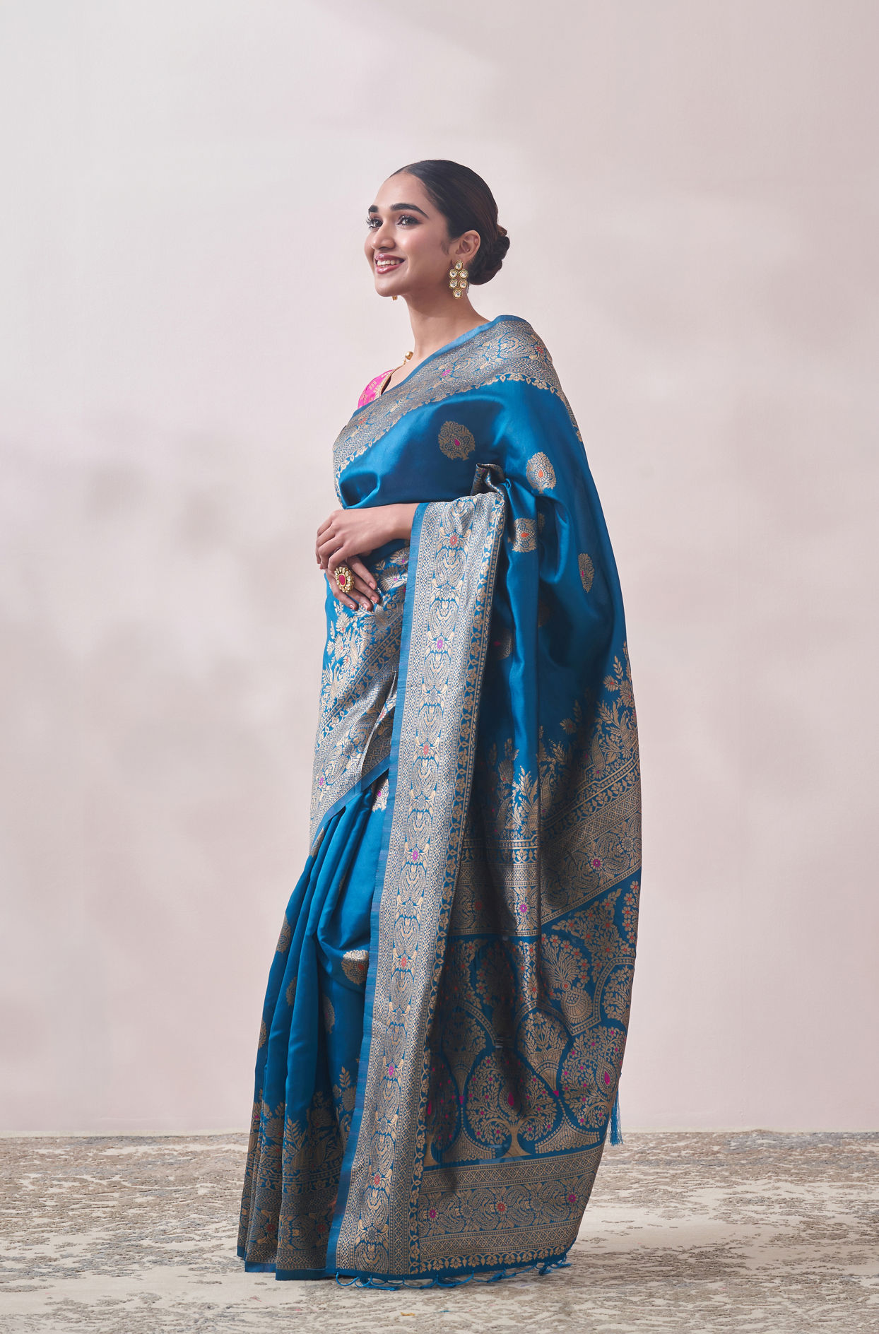 Teal Blue Patterned Saree image number 3