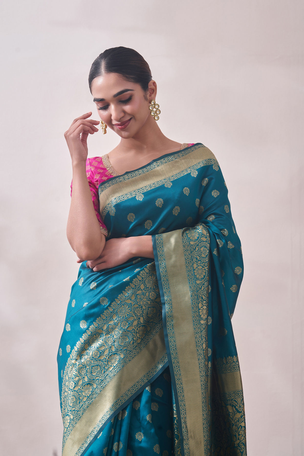 Mohey Women Turquoise Zari Weaved Saree image number 1