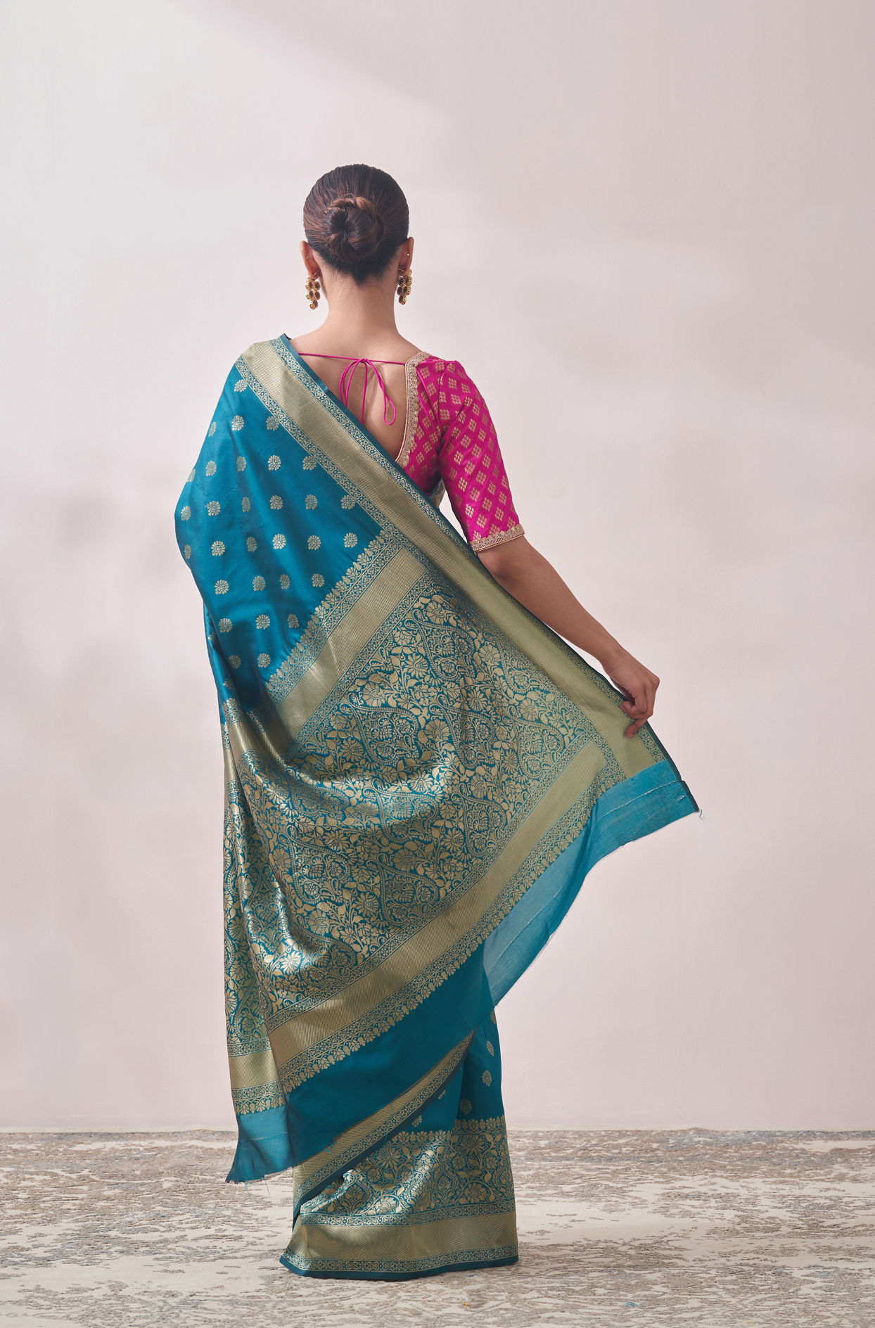 Mohey Women Turquoise Zari Weaved Saree image number 2