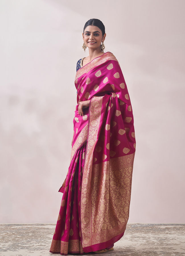 alt message - Mohey Women Magenta Zari Weaved Saree image number 3