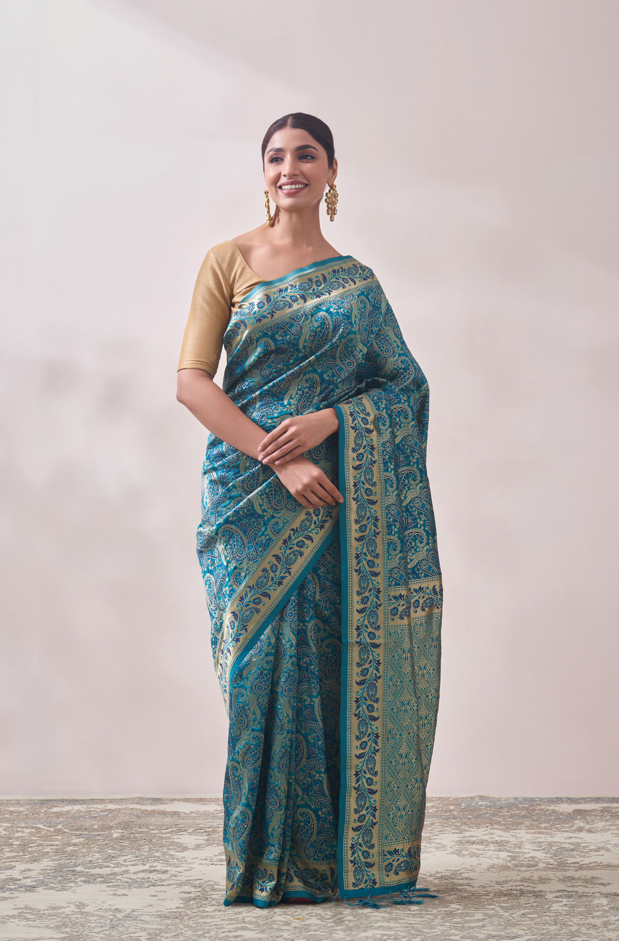 Mohey Women Teal Blue Patterned Saree