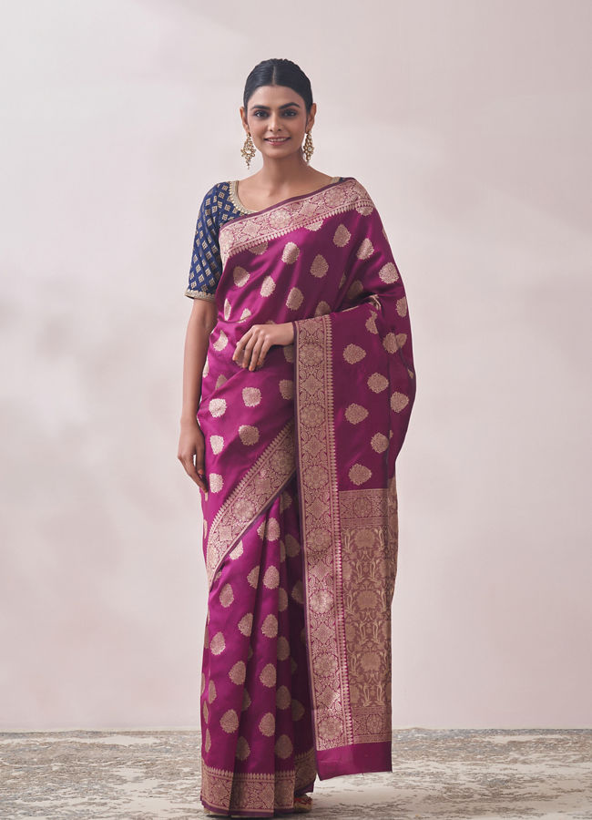 alt message - Mohey Women Deep Wine Patterned Saree image number 0