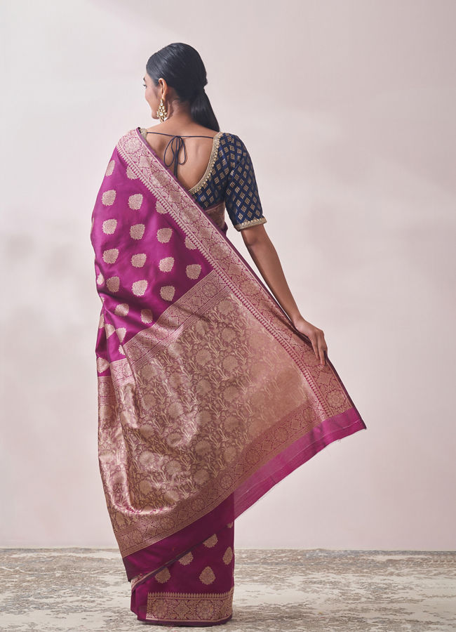 alt message - Mohey Women Deep Wine Patterned Saree image number 2