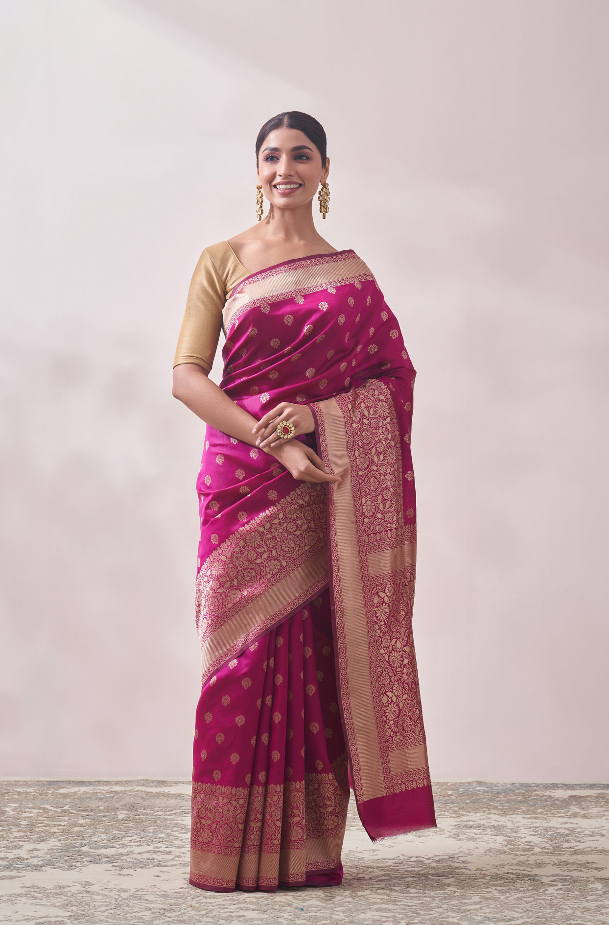 Mohey Women Rani Pink Zaree Weaved Saree image number 0