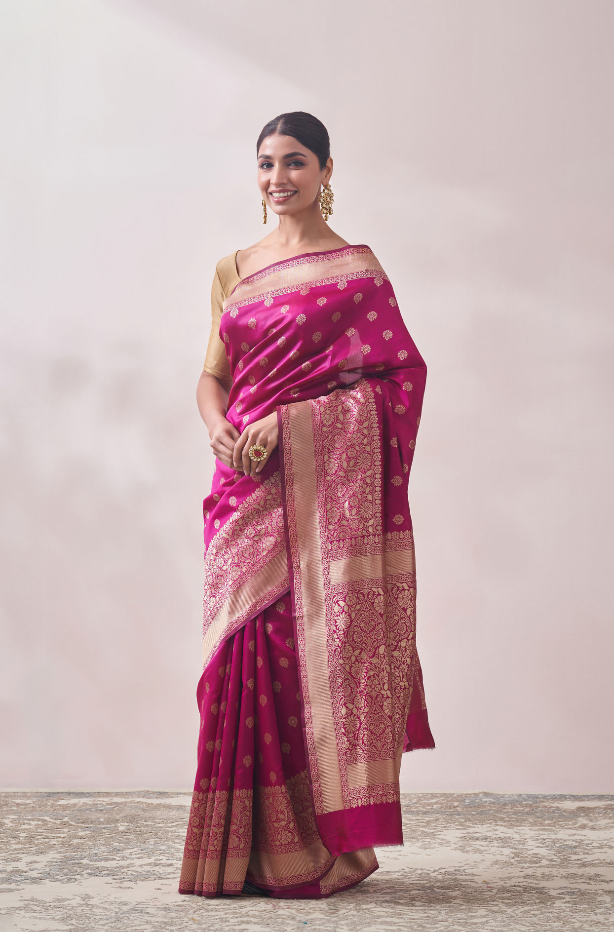 Mohey Women Rani Pink Zaree Weaved Saree image number 3