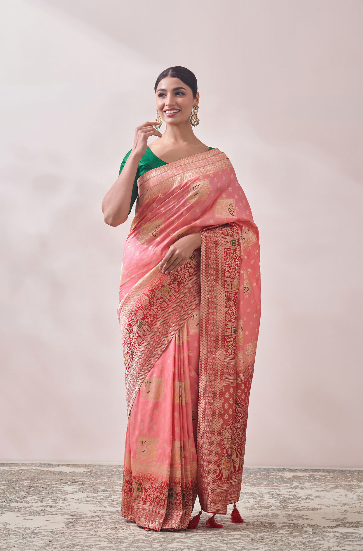 alt message - Mohey Women Light Pink Zari Weaved Saree image number 0