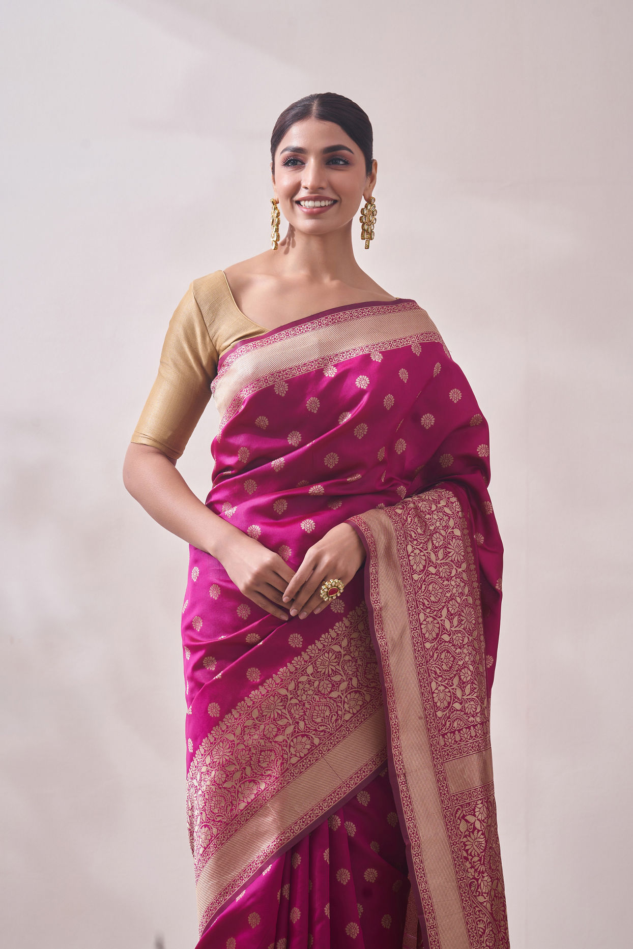 Mohey Women Rani Pink Zaree Weaved Saree image number 1