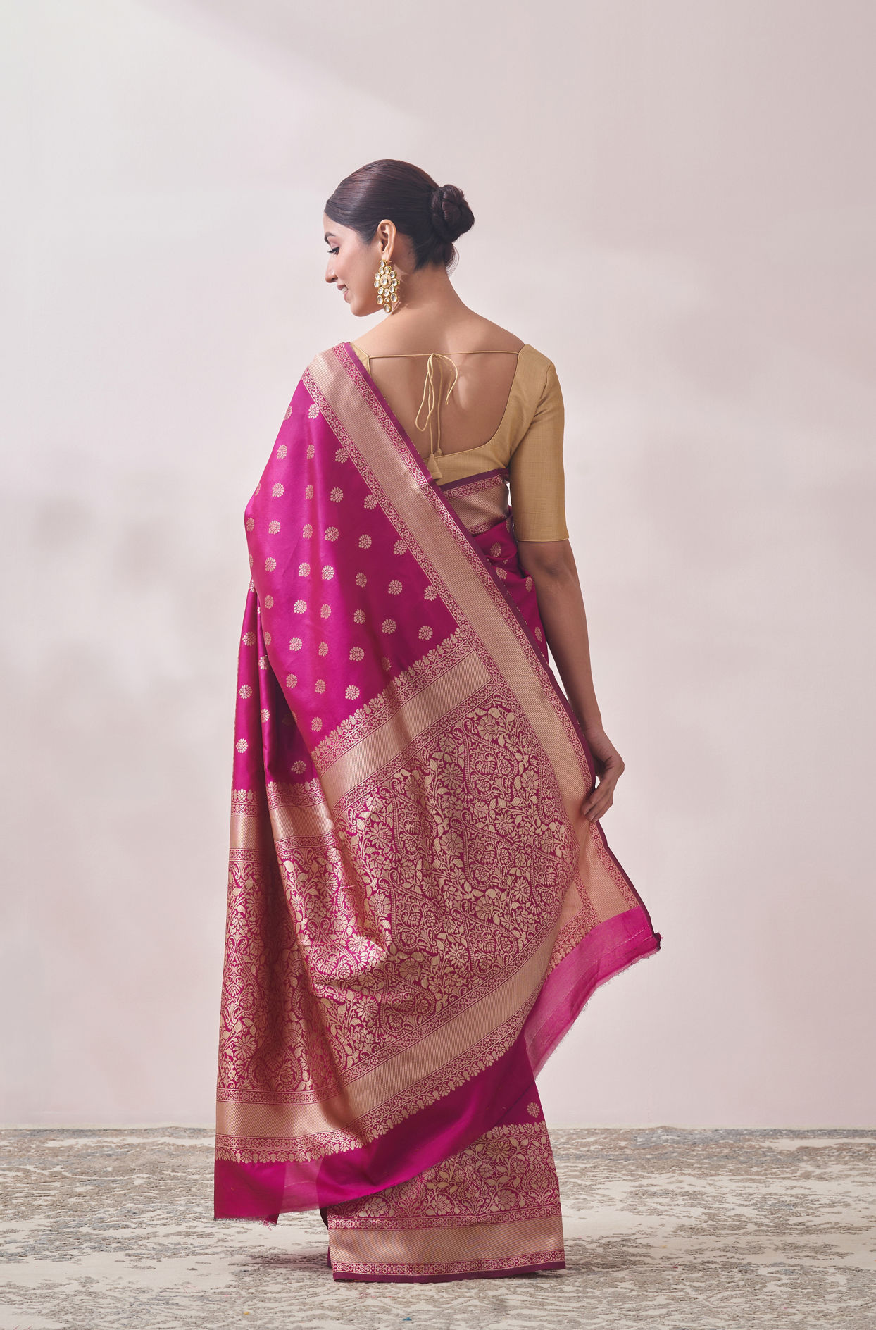 Mohey Women Rani Pink Zaree Weaved Saree image number 2