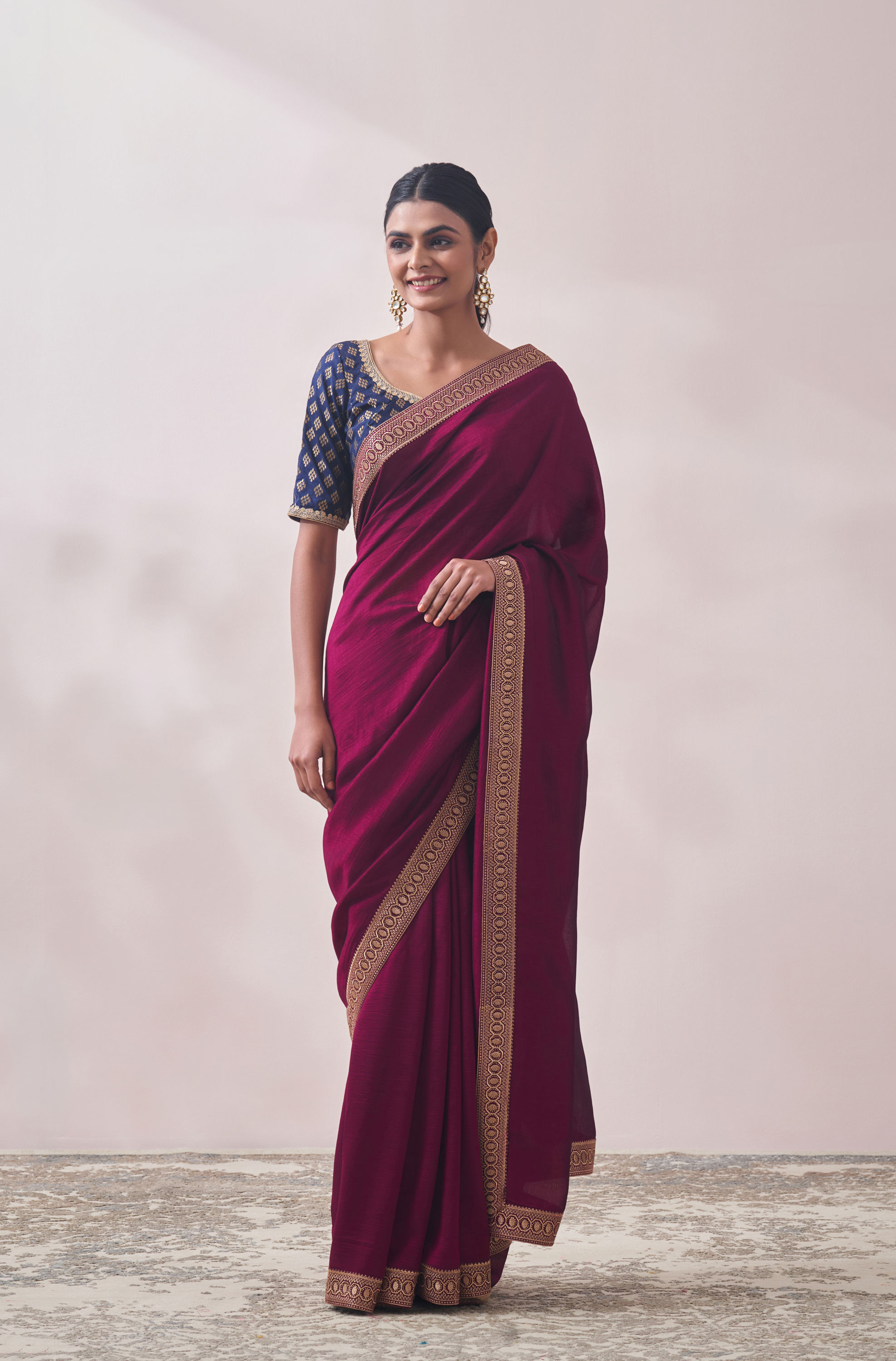 Mohey Women Deep Wine Patterned Saree