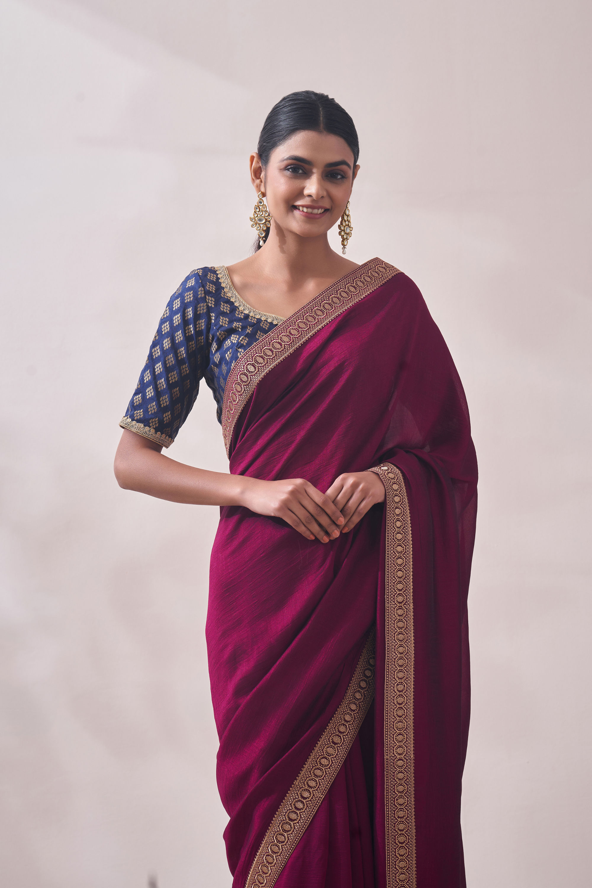 Mohey Women Deep Wine Patterned Saree