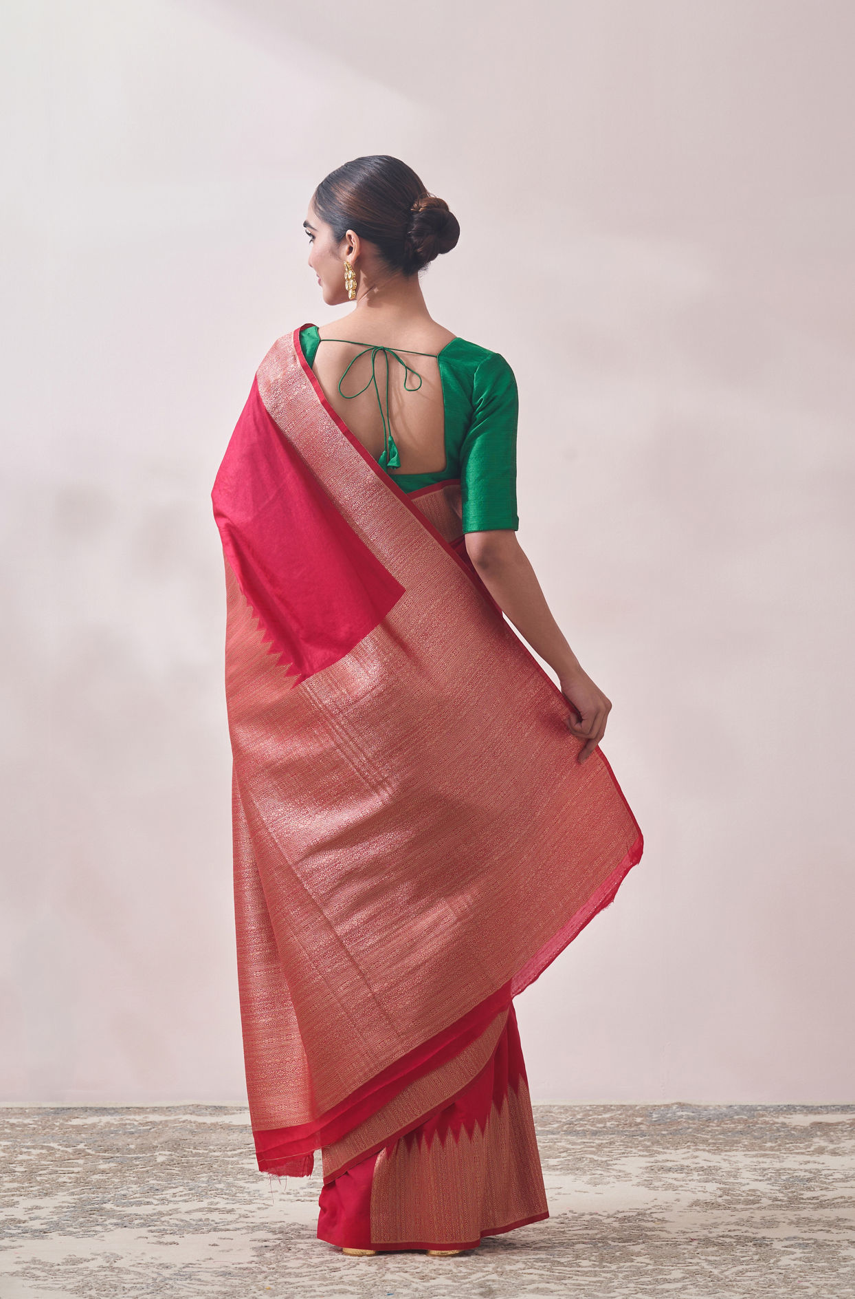 Mohey Women Rani Pink Patterned Saree