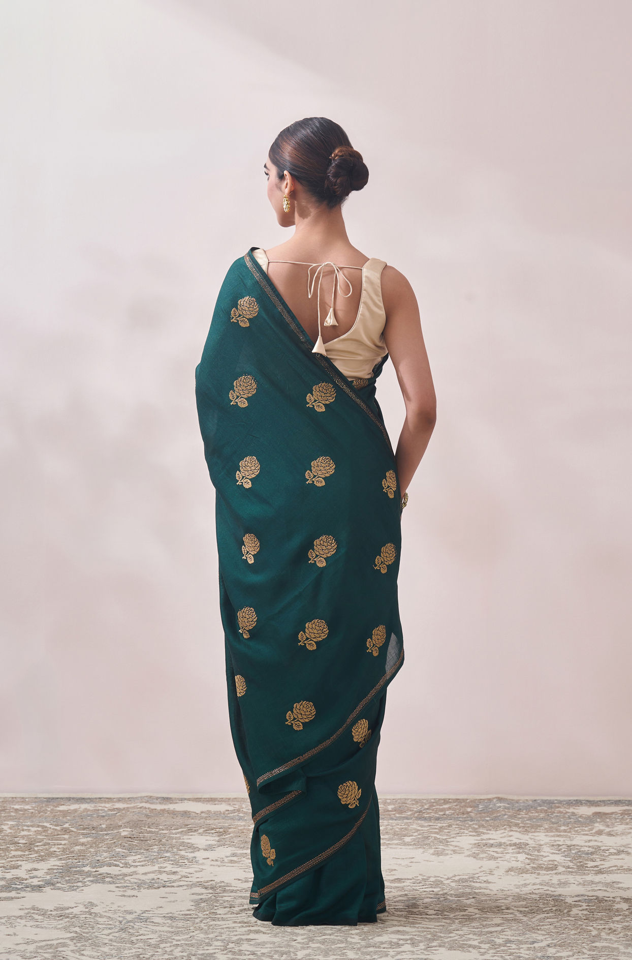 Mohey Women Bottle Green Patterned Saree image number 2