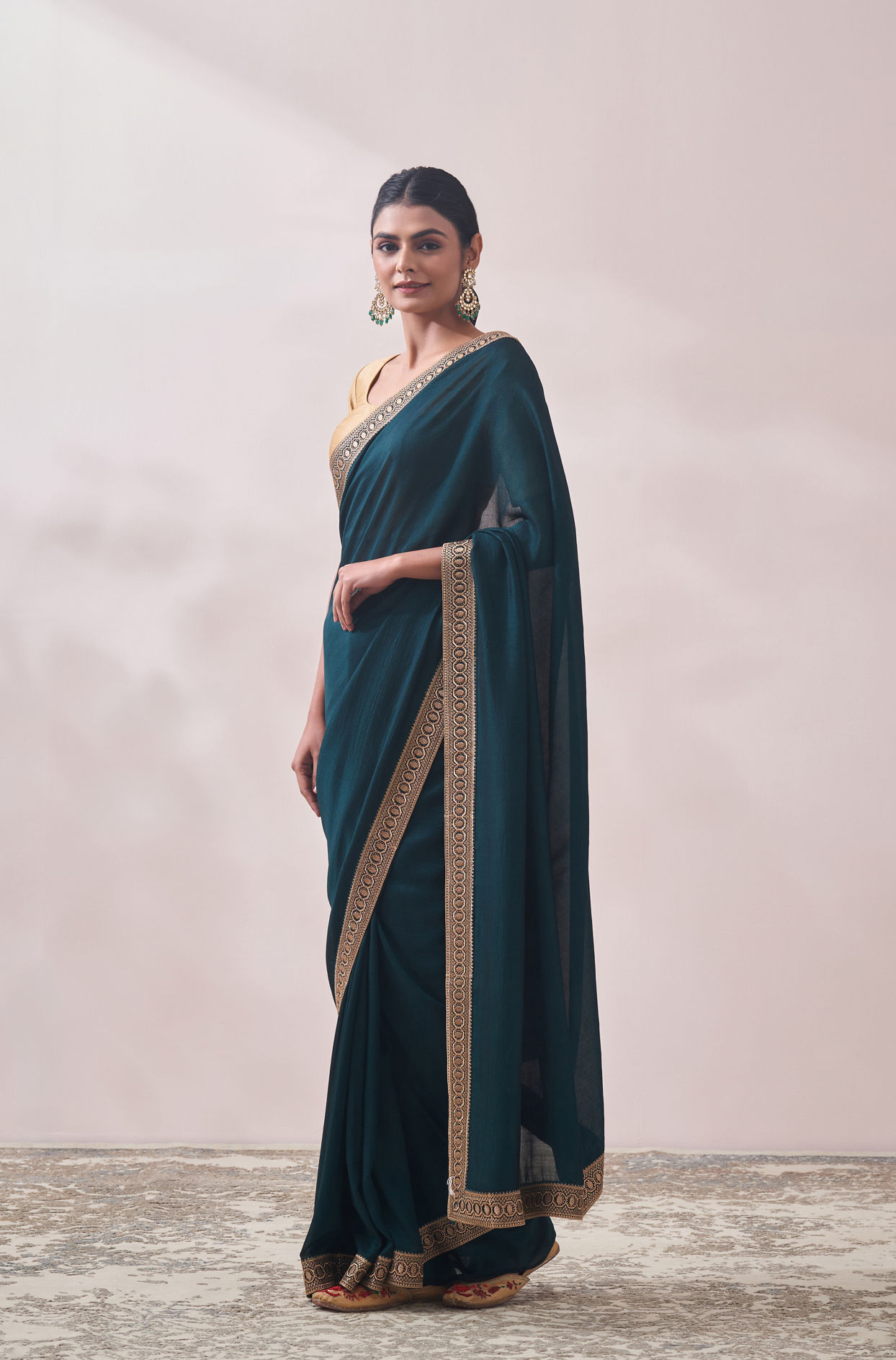 alt message - Mohey Women Teal Green Stone Border Saree image number 3