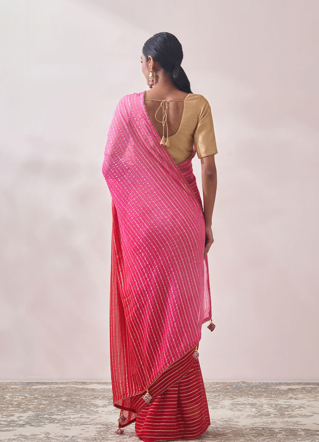 alt message - Mohey Women Pink Golden Striped Saree image number 2