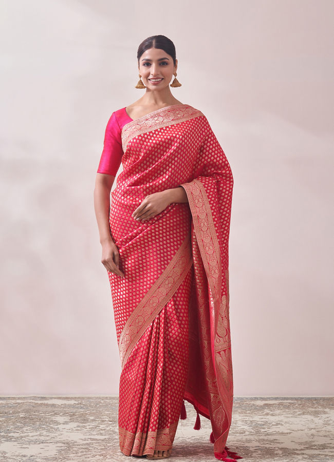 alt message - Mohey Women Rani Pink Patterned Saree image number 0