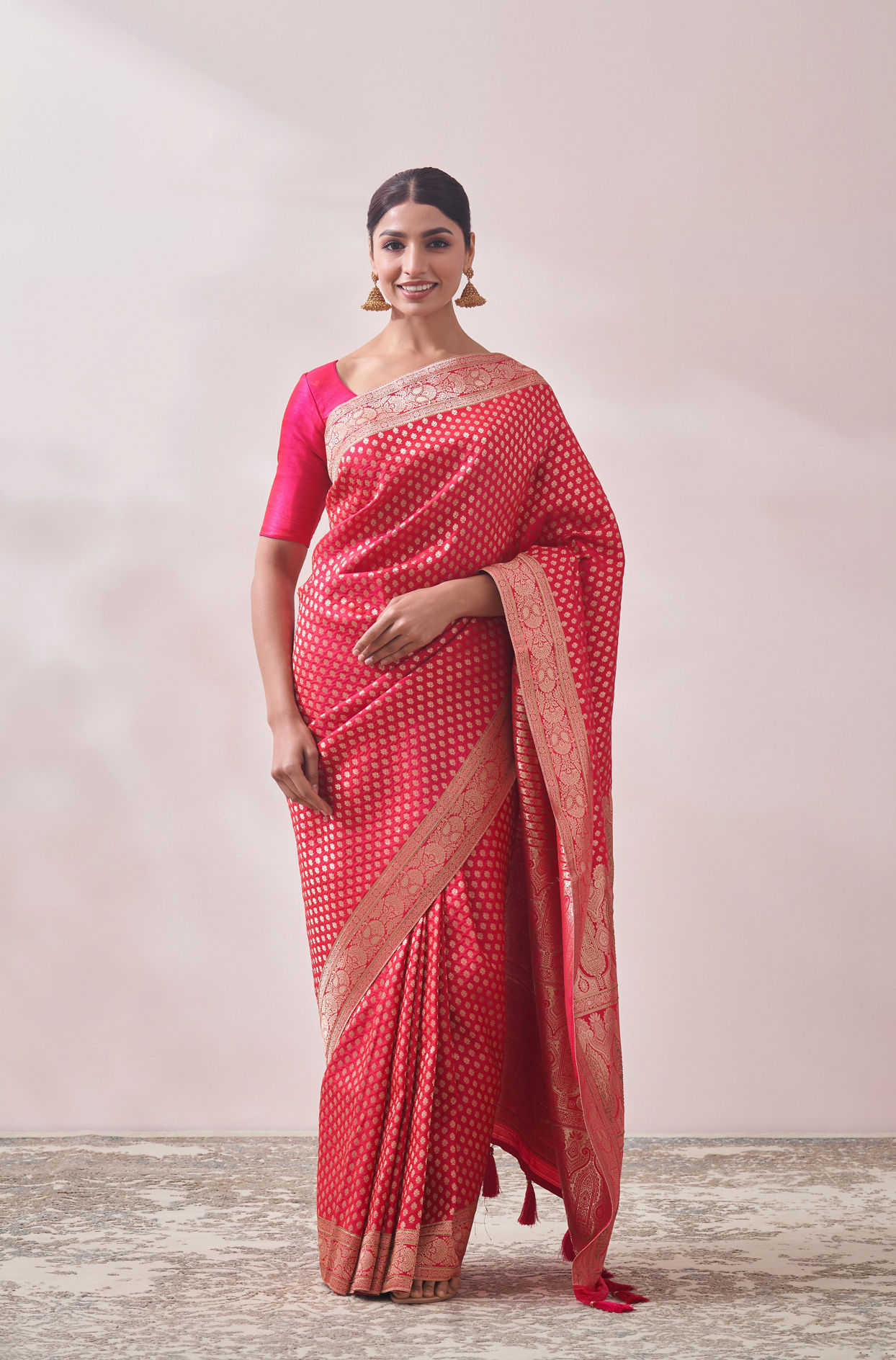 alt message - Mohey Women Rani Pink Patterned Saree image number 0